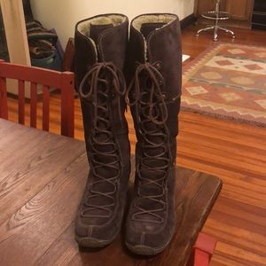 Knee high Timberland, lace up, brown suede boots